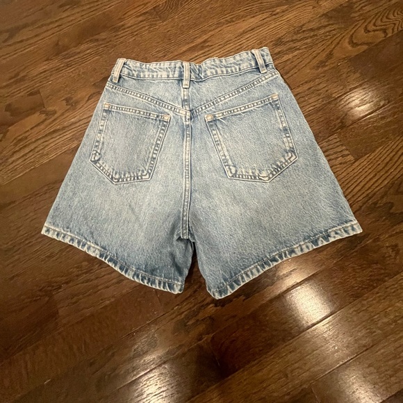 Zara Women's High Waited Light Blue Wash Denim Jean Shorts Sz 2 - Picture 2 of 5